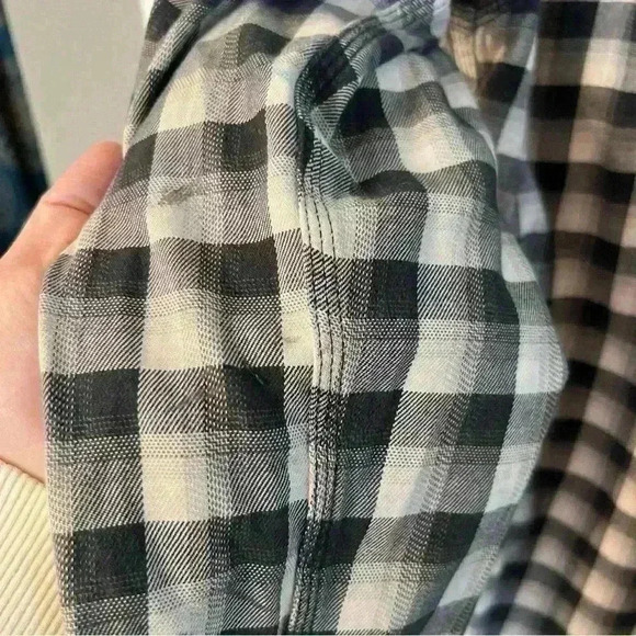 Carhartt Men’s Long Sleeve Flannel Relaxed Fit Black and Gray Plaid Shirt. Small - Picture 6 of 8
